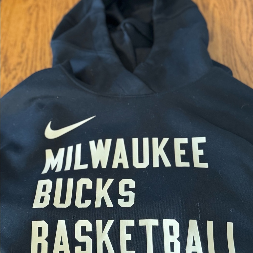 NIKE BRAND, Milwaukee Bucks Basketball Hoodie/Sweatshirt - Sz (M) Black Clothing - Picture 2 of 8